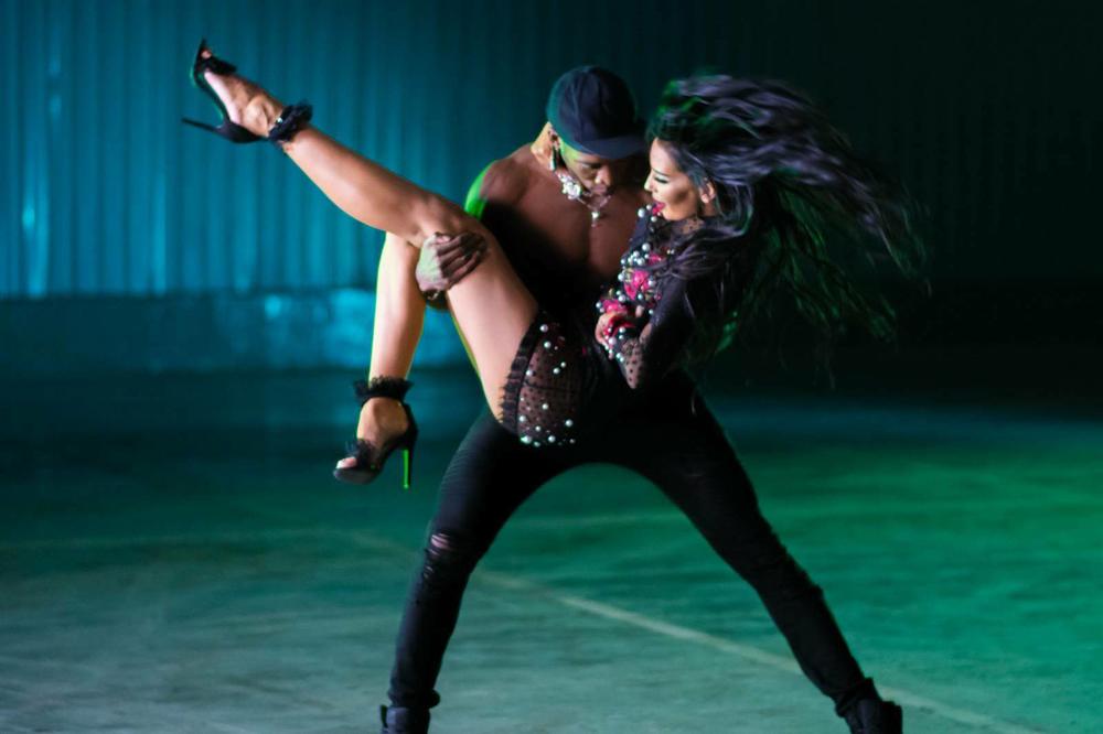 Na snimanju spota se takođe povredila  