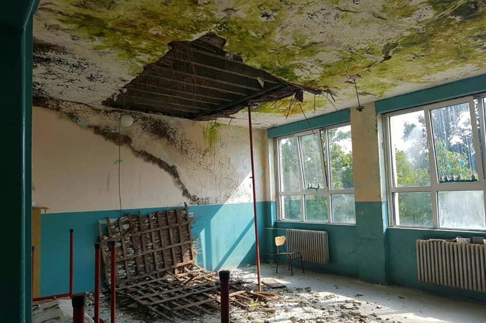 OVAKO IZGLEDA JEDNA ŠKOLA U SRBIJI: U nju u toku školske godine uđe 300 đaka! U PITANJU SU ŽIVOTI NAŠE DECE (FOTO)