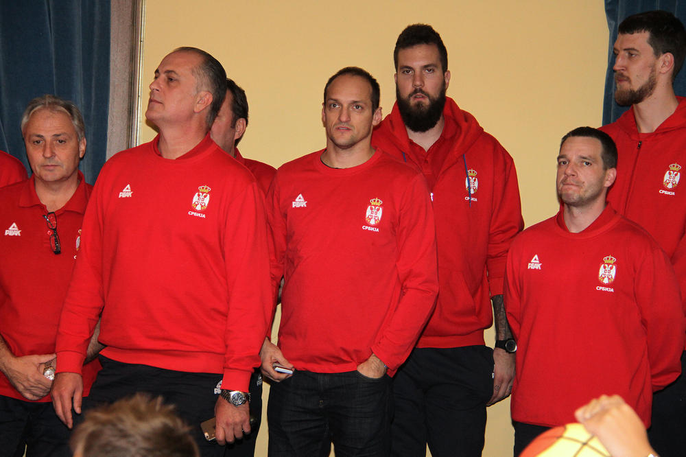 VOLIM TATU JER BEZ NJEGA NE BISMO ZNALI ŠTA JE AJRON MEJDEN: Preslatko pismo deteta legende srpske košarke!