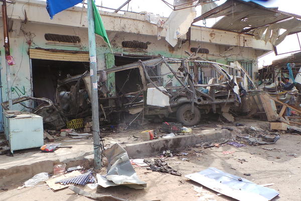 JEZIV NAPAD NA KONVOJ U JEMENU: Koristili automobil sa eksplozivom, ima žrtava! (FOTO)