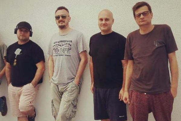 LEGENDARNI BEND LETU ŠTUKE PODRŽALE BAJAGU: Poslali su jasnu poruku BALKANU