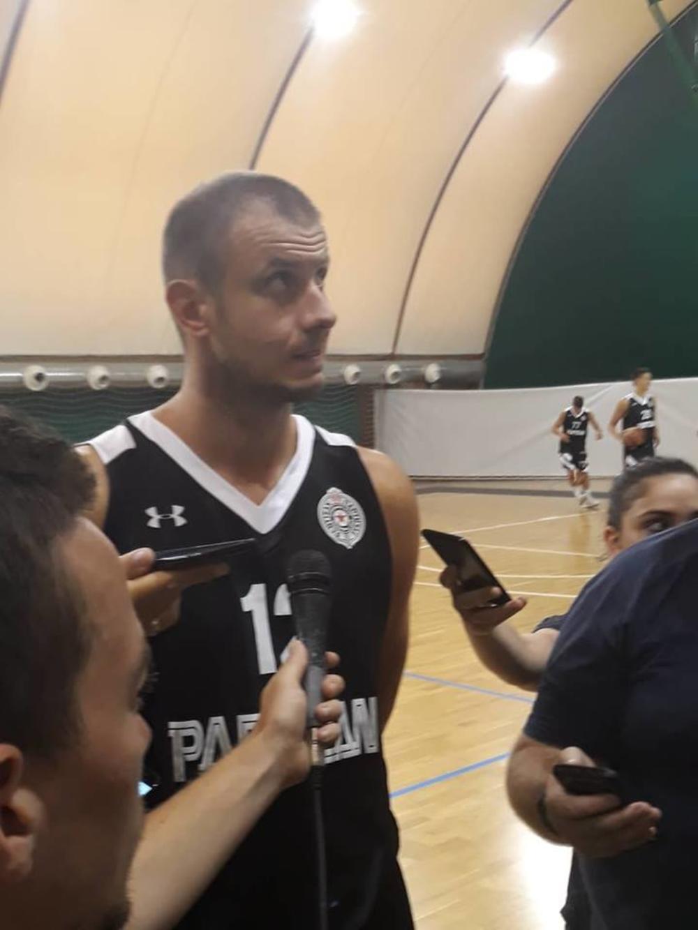 Kapiten Partizana sa predstavnicima sedme sile