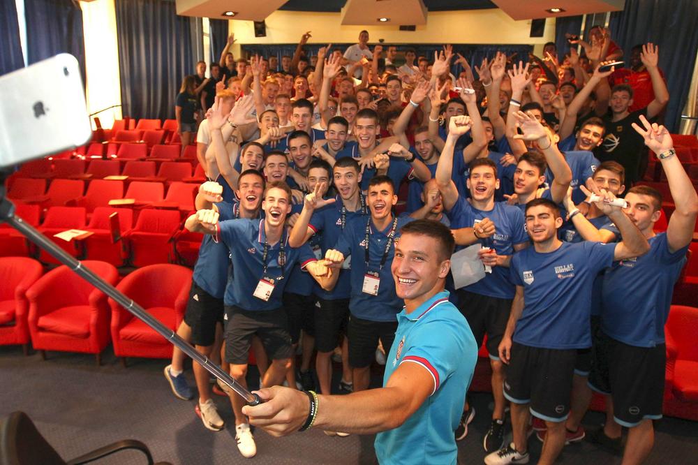 SA TERENA ZA KATEDRU! Bogdan Bogdanović podučavao naslednike! (FOTO)