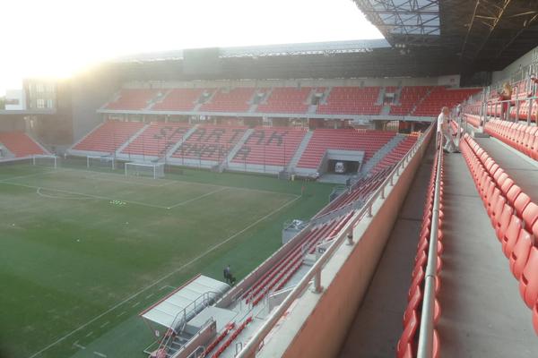 TEREN ZVEZDINOG PROTIVNIKA JE U KATASTROFALNOM STANJU: Predsednik crveno-belih je otkrio razlog! (FOTO)