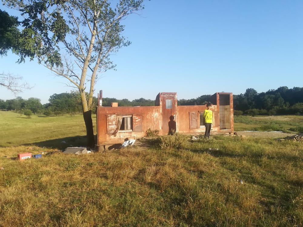 Olupina broda u kome jeporodica Ilić nekada živela  