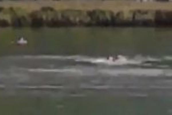 SNIMLJENA DRAMA U BOSNI: Srbin se davio u jezeru Đol kod Jajca, RIFAT uskočio u vodu i SPASAO MU ŽIVOT! (VIDEO)