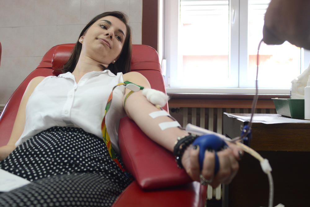 BEOGRAĐANI DAJU KRV, A ZALIHE NA MINIMUMU! Potrebne su sve krvne grupe, neophodno je da se građani što pre odazovu!