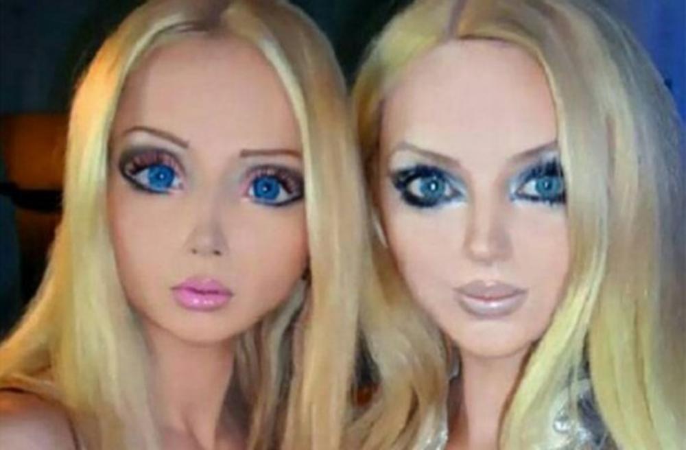 Valerija sa drugaricom koja takođe liči na Barbiku  