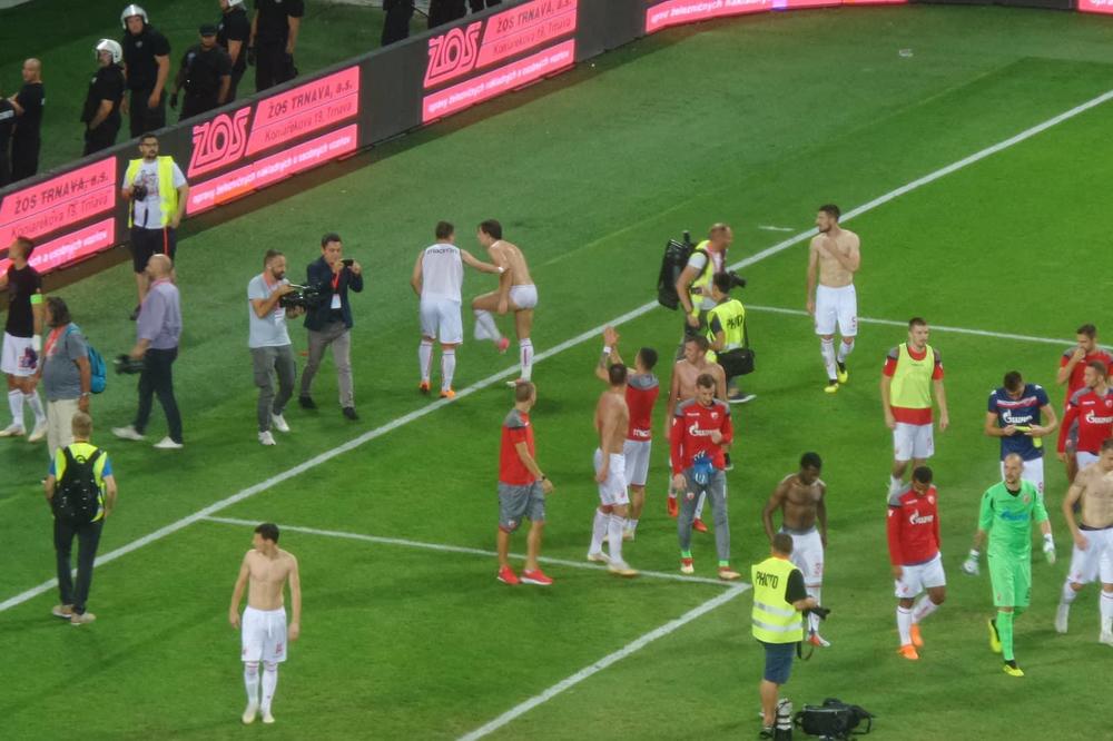 Poklon od UEFA za plasman u plej-of Lige šampiona! (FOTO) (VIDEO)