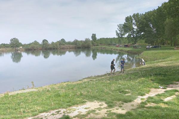 KOVINSKO JEZERO ZA TRI DANA UZELO DVA ŽIVOTA! Prvo se utopio Milan (24), a sad su ronioci izvukli telo muškarca (32) iz Smedereva