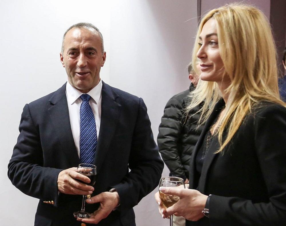 Sa suprugom ide na sve prijeme  