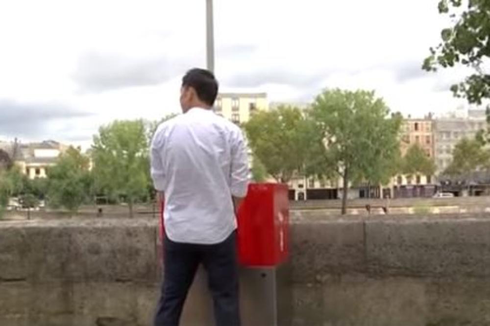 FRANCUZI BESNI, CEO SVET IM SE SMEJE: U Parizu instalirani SVEMIRSKI PISOARI, a izgledaju KOMIČNO! (VIDEO)