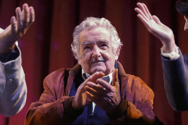 NAJSIROMAŠNIJI PREDSEDNIK SVETA OPET ODUŠEVIO SVOJIM POSTUPKOM: Malo ko bi ovako završio političku karijeru!