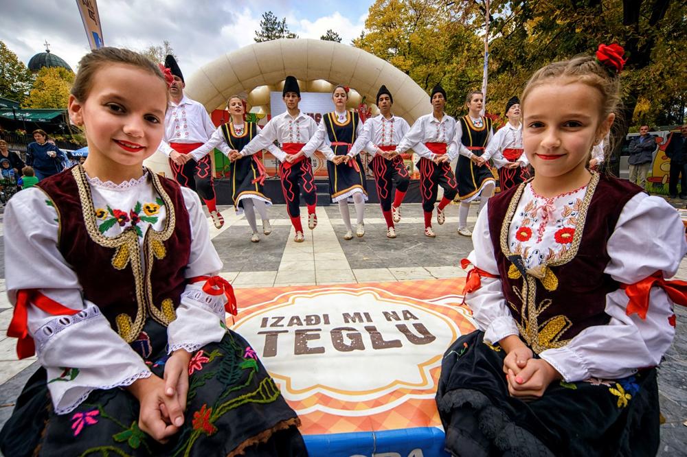 Počinje nacionalno takmičenje u pravljenju ajvara: Jubilarna peta sezona karavana Izađi mi na teglu