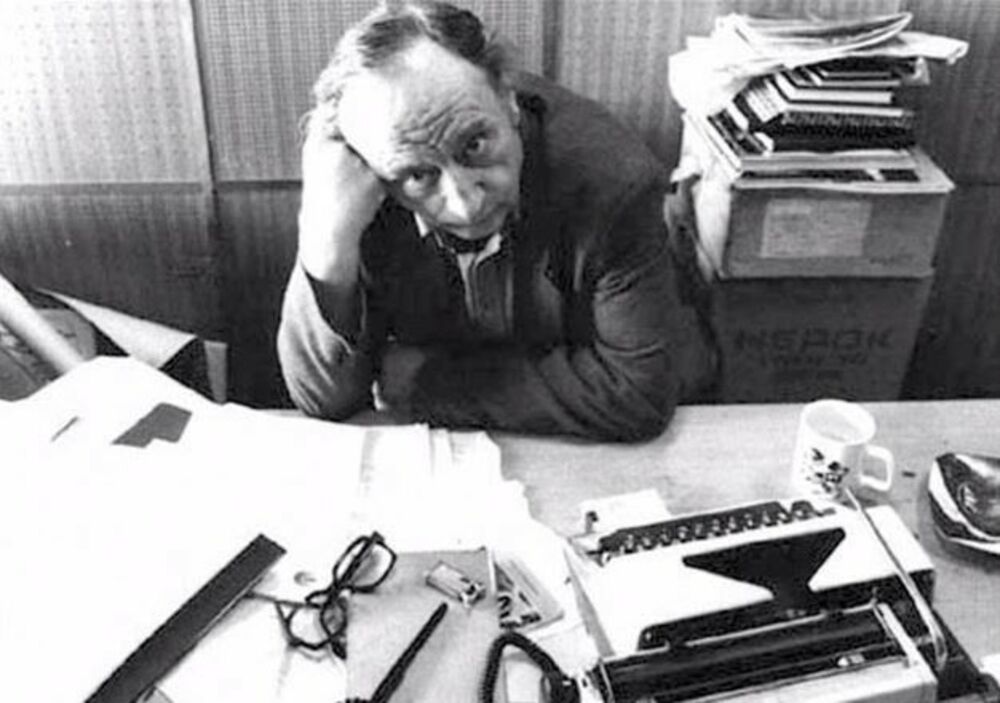 Duško Radović na radiju  