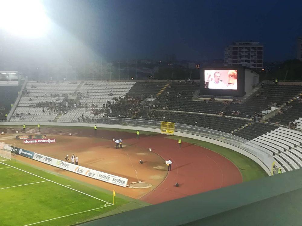 Južna tribina na Partizanovom stadionu pola sata pred utakmicu  