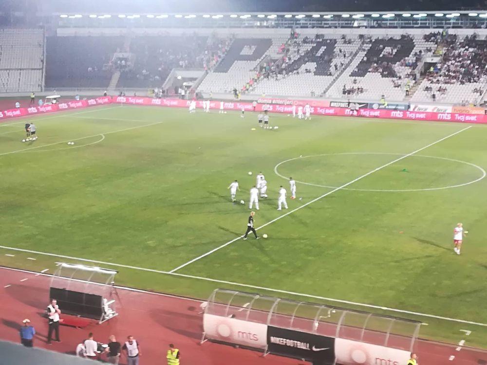 Igrači Partizana se zagrevaju pre utakmice  