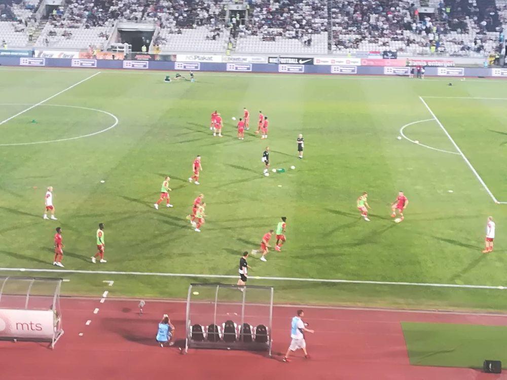 Igrači Nordsjelanda se zagrevaju pre utakmice  