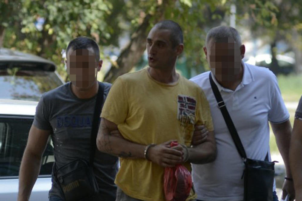 Badžin sin NASMEJAN I SA LISICAMA NA RUKAMA stigao u Tužilaštvo, EVO ŠTA MU JE ŽENA PORUČILA!