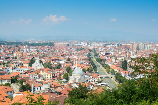 U PRIZRENU FIZIČKI NAPADNUT SVEŠTENIK: Napadač pobegao od policije