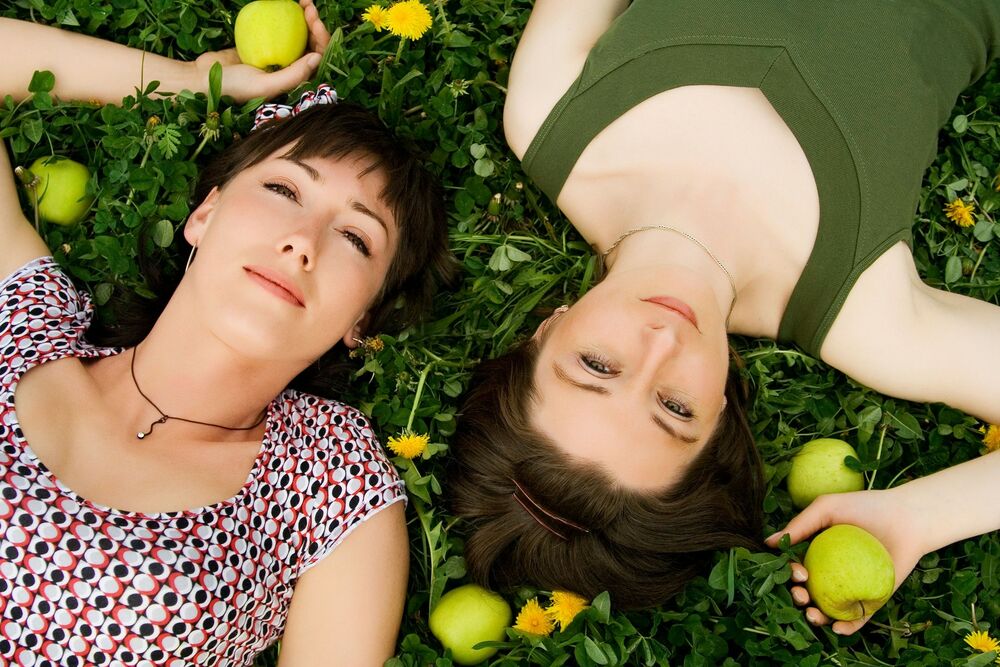 Žene, Devojke, Drugarice, Prijateljice, Trava, Ležanje, Mladost