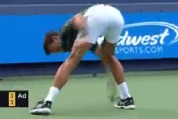 NOLE, PA NIJE TI ON NIŠTA KRIV! Đoković se razbesneo zbog brejka Raonića, pa bes iskalio na reketu! (VIDEO)