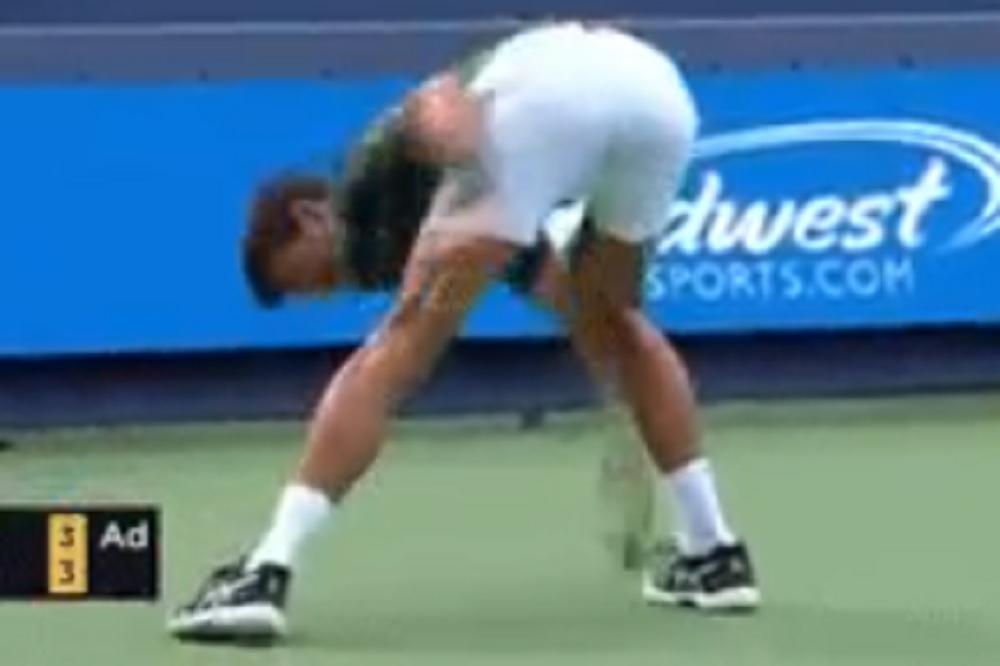 NOLE, PA NIJE TI ON NIŠTA KRIV! Đoković se razbesneo zbog brejka Raonića, pa bes iskalio na reketu! (VIDEO)