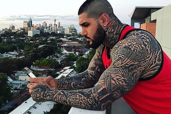 JA SAM MUSLIMANSKI VOJNIK I ODAN SAM SAMO SEBI: Ceo je istetoviran, a njegov Instagram je za vernike BRUKA I SRAMOTA! (FOTO)