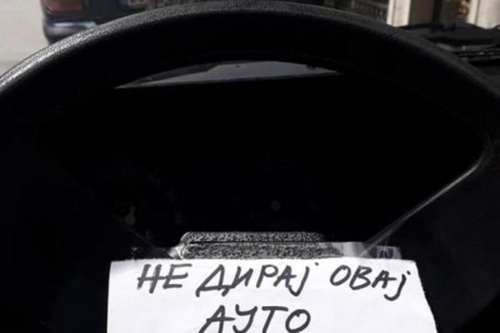 NE DIRAJ OVAJ AUTO, ZAŽALIĆEŠ... Beograđanka URNEBESNIM natpisom BRANI SVOJ MAŠINU OD LOPOVA! (FOTO)