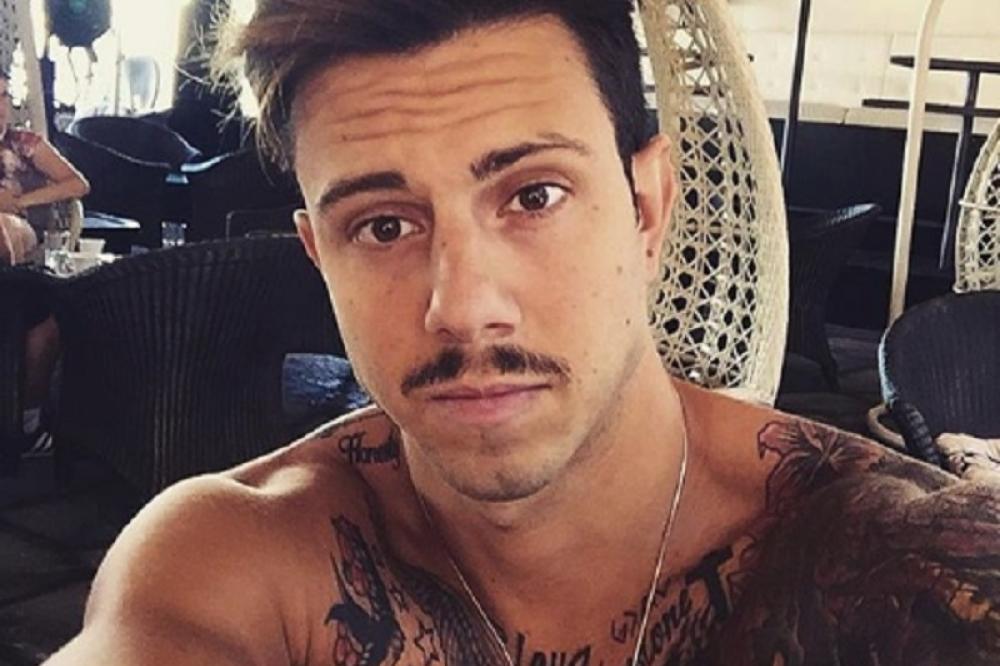 KAKVO TELO FILIP IMA! DEVOJKE ODLEPILE NA ĐUKIĆEVE MIŠIĆE: "Zgodan" je blaga reč za njega! (FOTO)