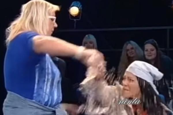 TUČA ZORICE MARKOVIĆ I VENDI U EMISIJI UŽIVO! Dušica nije znala šta da radi! (UZNEMIRUJUĆ VIDEO)