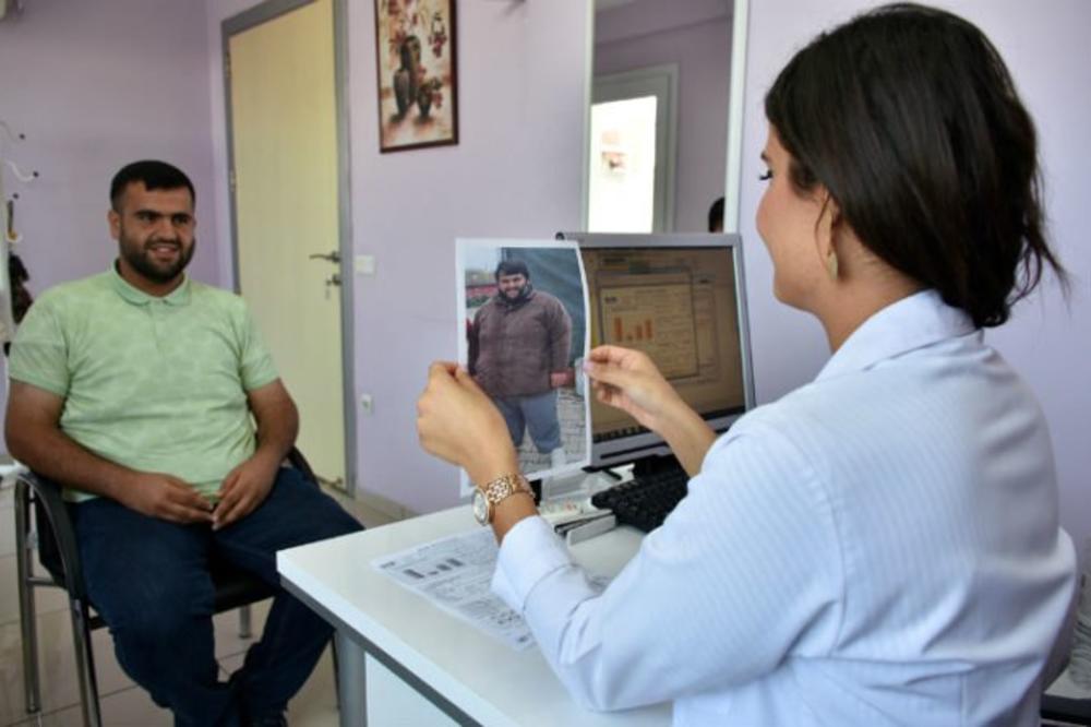 IMAO JE 190 KILOGRAMA, A SADA SE PREPOLOVIO: Otkrio je trikove uz pomoć kojih je uspeo da dođe do željene težine! (FOTO)