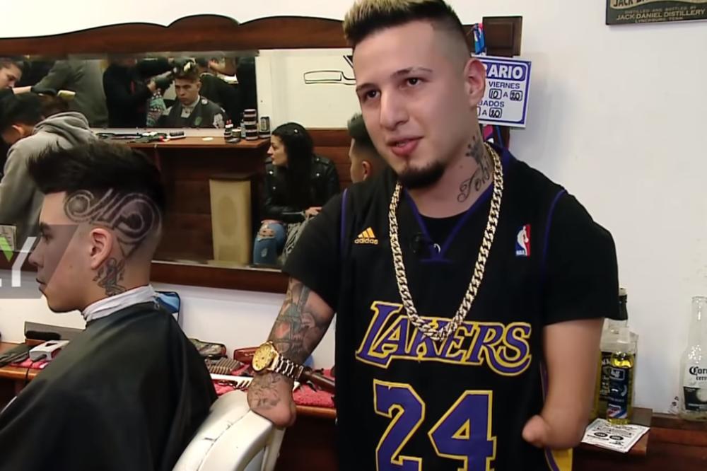 ROĐEN JE BEZ RUKU, A RADI KAO FRIZER: Mušterije kažu da niko ne zna ono što ON može i među najuspešnijima je u svom poslu! (VIDEP)