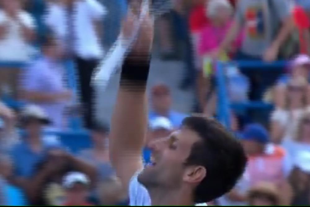 Nole slavi pobedu za istoriju  