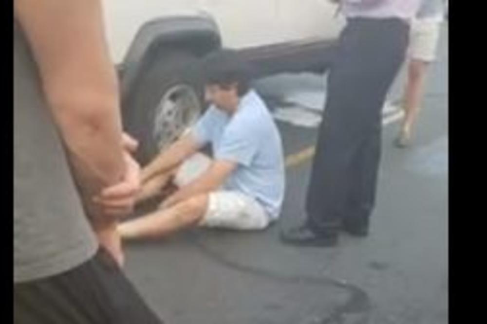 PEDOFIL JE SNIMAO DEVOJČICU ISPOD SUKNJE: Njena majka ga je uhvatila, i usledilo je PONIŽENJE! (VIDEO)