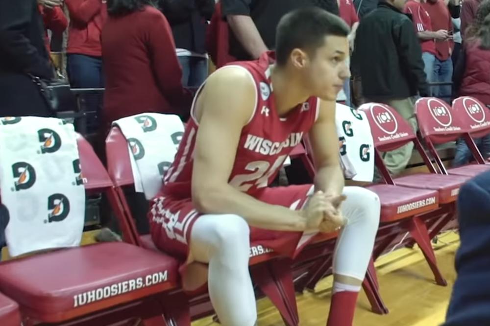 DOK HODA ZEMLJA SE TRESE! Mornar potpisao Indijanca! I to bukvalno! (VIDEO)