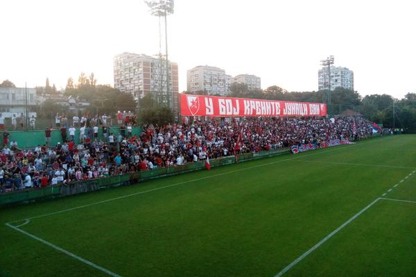 BIVŠI IGRAČ MANČESTERA ODUŠEVLJEN DELIJAMA: Zvezda je imala neverovatnu podršku na treningu pred Salcburg! (FOTO) (VIDEO)