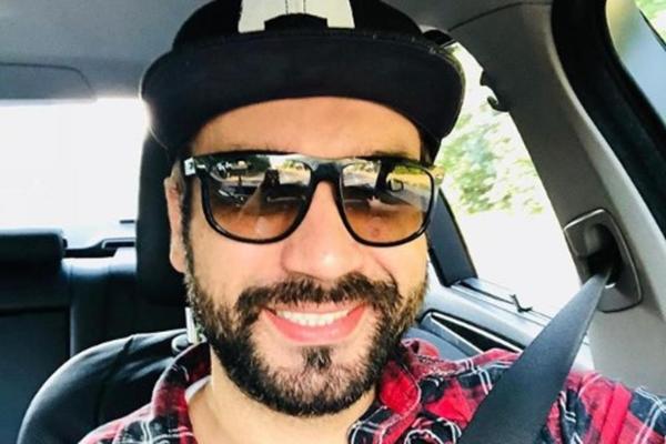 Svi ga upoređuju sa SLOBOM, devojke za njim UZDIŠU, a u Zadruzi 2 će lomiti srca! Ovaj pevač se useljava na imanje u Šimanovcima? (FOTO)