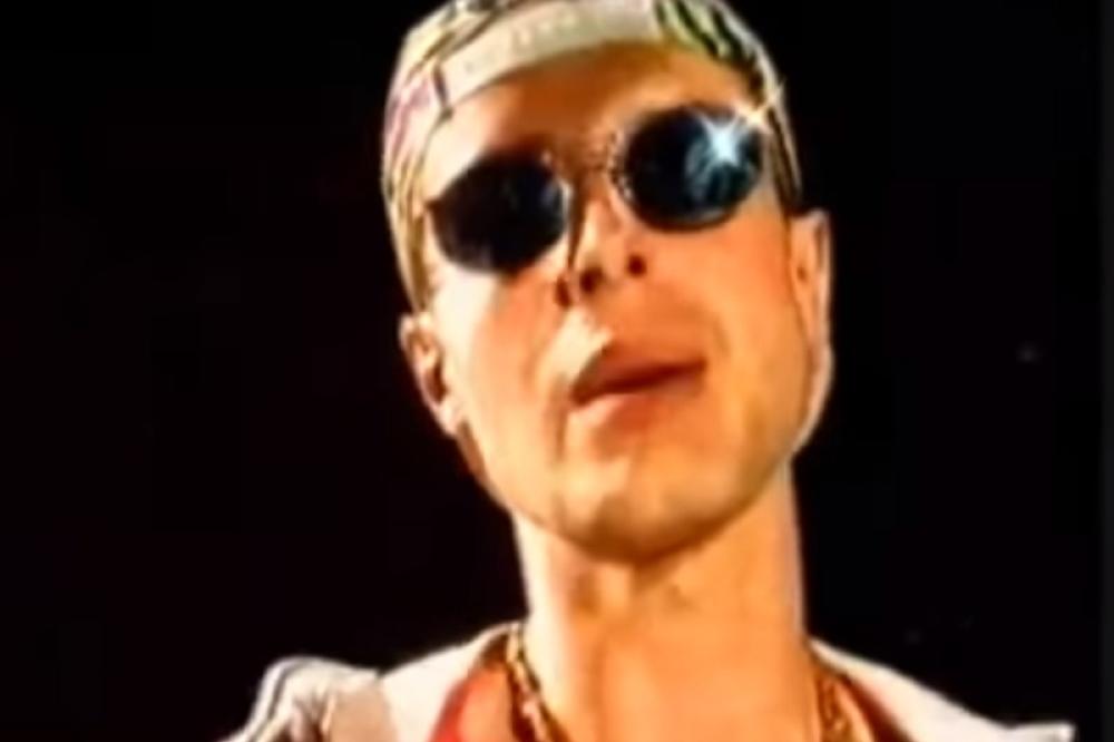 DEVEDESETIH JE BIO VELIKA ZVEZDA, ISPRED KUĆE MU JE STAJALO 50 DEVOJAKA: Sada živi skromno, a nekada je imao JAHTU