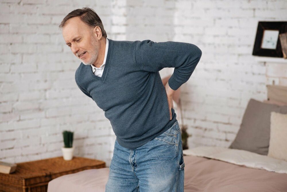 Jaka bol u leđima može biti znak aneurizme abdomena  