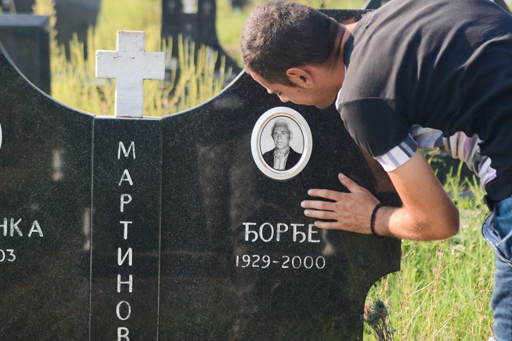 ALBANCI SU SILOVALI ĐORĐA STAKLENOM PIVSKOM FLAŠOM I NABIJALI GA NA KOLAC! Espreso vam otkriva sudbinu porodice Martinović i kako je počeo egzodus Srba s Kosova (FOTO)