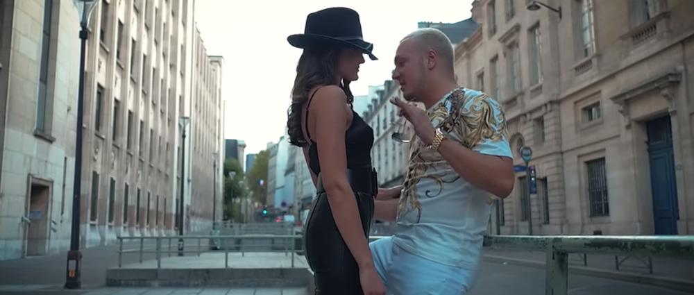 Nenad Marinković Gastoz, scena iz spota za pesmu 'Daj mi