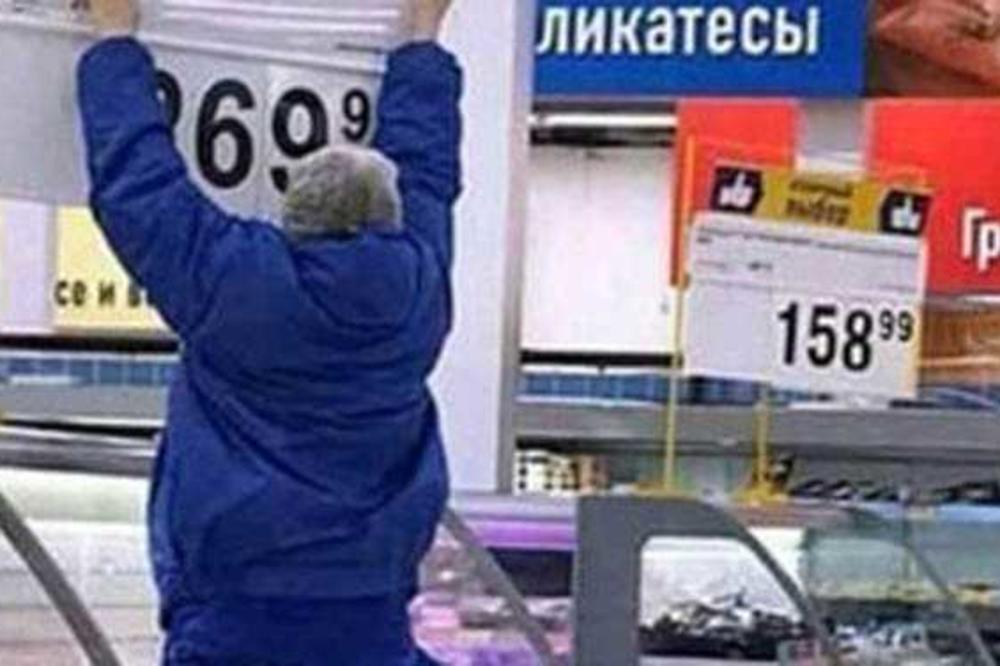 NAJGADNIJI PRIZOR IKAD: Postupak ove prodavačice tera nas da se zamislimo kakva je HIGIJENA u prodavnicama! (FOTO)