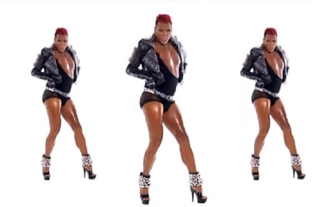 BUGARSKI PEVAČ JE NEKADA NOSIO ŠTIKLE I HALJINE! Danas on izgleda totalno drugačije, PRAVI MIŠIĆAVI DRVOSEČA!