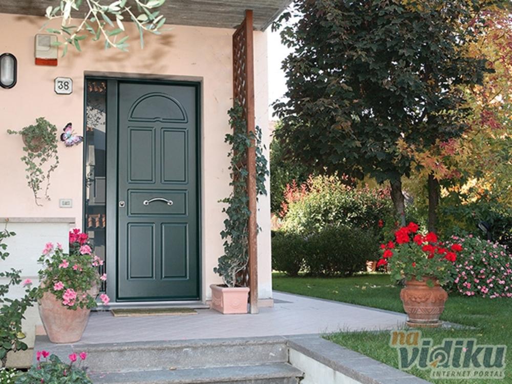 Osnovna uloga protivpožarnih vrata jeste da pruže bezbednost i zaštitu u slučaju izbijanja požara  