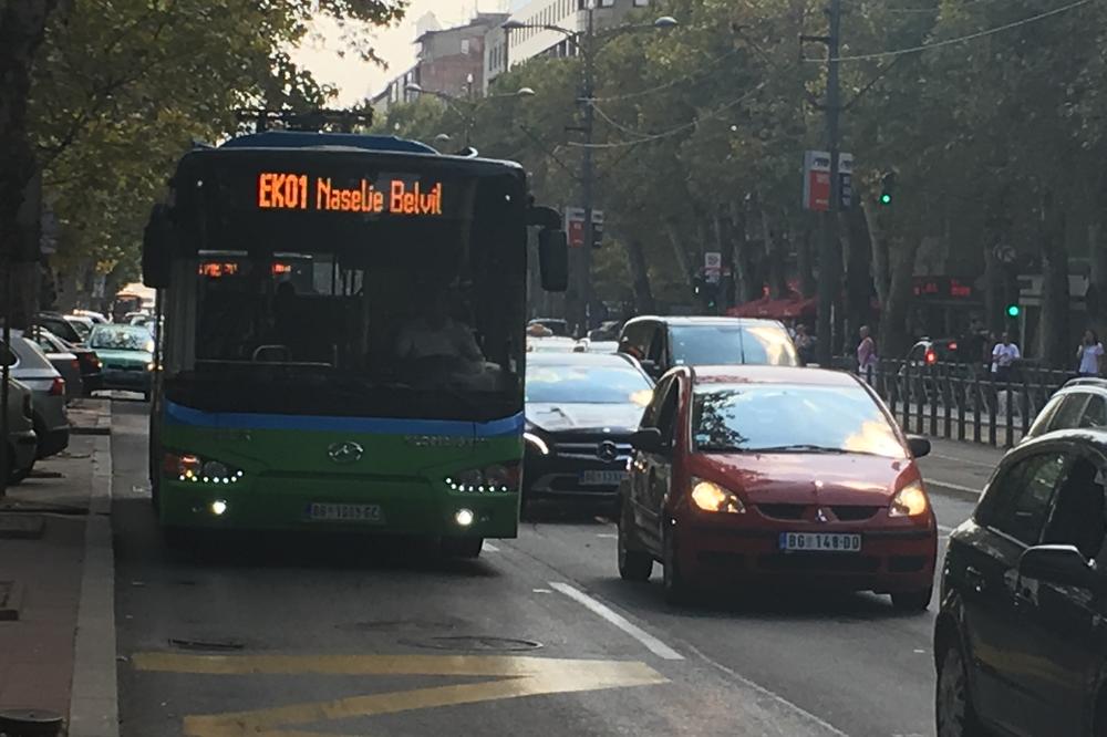 O OVOM STATUSU NA FB SVI PRIČAJU: Mladić u autobusu održao lekciju nevaljaloj baki!