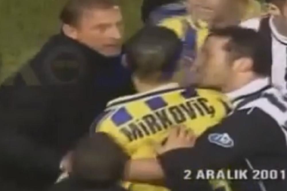 BATICA KAO PITBUL: Mirković bio u stanju da rastrgne fudbalere Bešiktaša, snimak koji bi morali da pogledaju svi fudbaleri pred meč godine! (VIDEO)