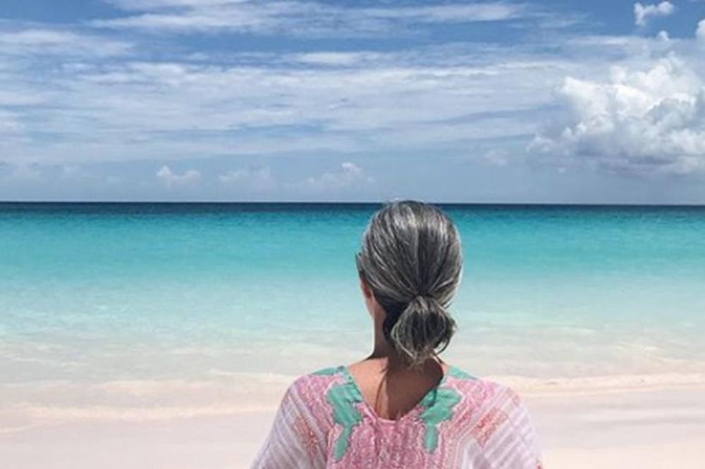 Potrošila je 18.000 dolara na FARBANJE KOSE, jer je rano OSEDELA: Zbog jedne stvari donela je RADIKALNU ODLUKU! (FOTO)