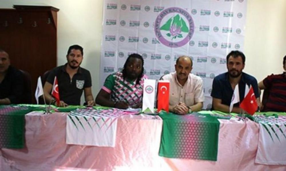 Prins Tejgo potpisuje ugovor  