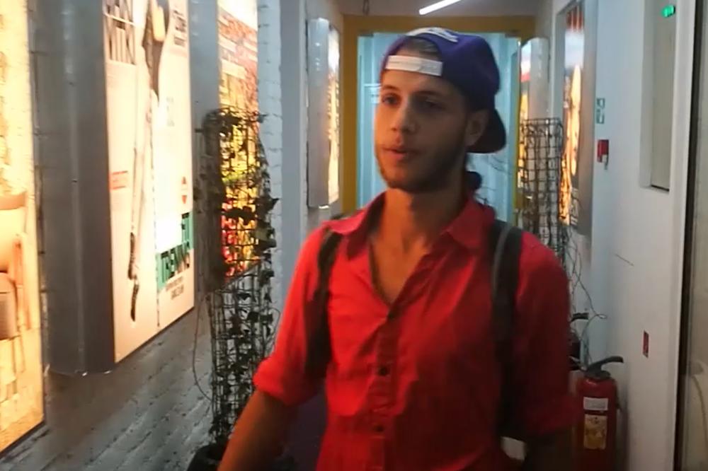 U REDAKCIJU NAM JE UPAO ŽONGLER LUKA! Mislili smo da će izvesti performans čunjevima ali... S naših stolova UZEO ONO OD ČEGA SE NE RAZDVAJAMO I HAOS JE POČEO! (VIDEO)